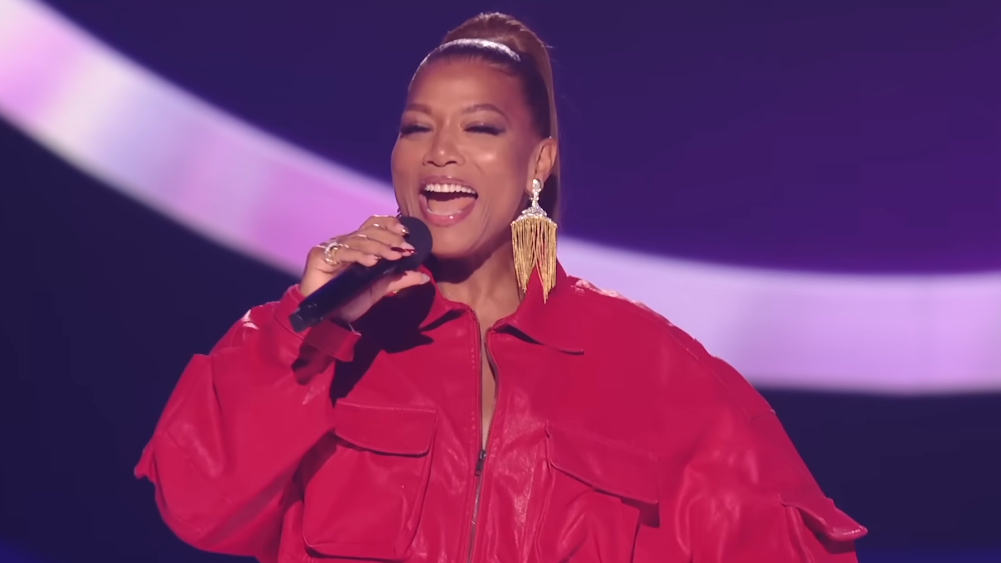 Queen Latifah hosts the 2026 American Music Awards.