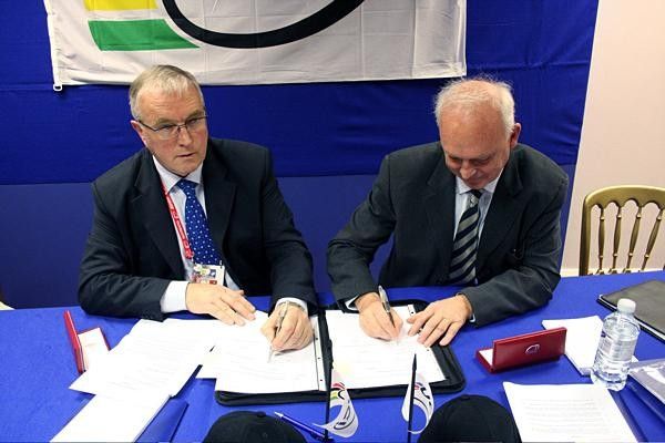 McQuaid and Fournier sign the agreement