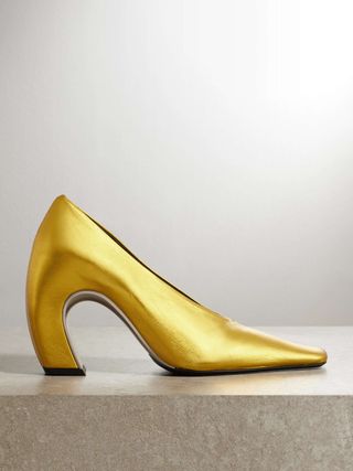 Pumps aus Metallic-Leder