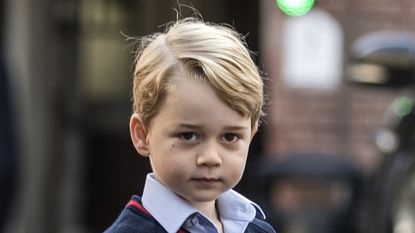 TOPSHOT - Britain's Prince George arrives for his first day of school at Thomas's school in Battersea, southwest London on September 7, 2017. / AFP PHOTO / POOL / RICHARD POHLE (Photo credit should read RICHARD POHLE/AFP via Getty Images)
