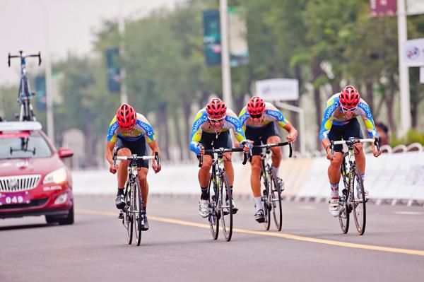 Team Type 1-Sanofi powers to a third place finish in the Tour of China's opening stage team time trial.
