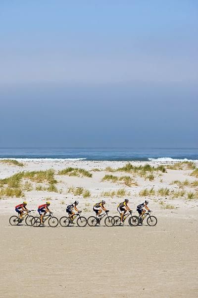The first three teams racing during stage six in 2008