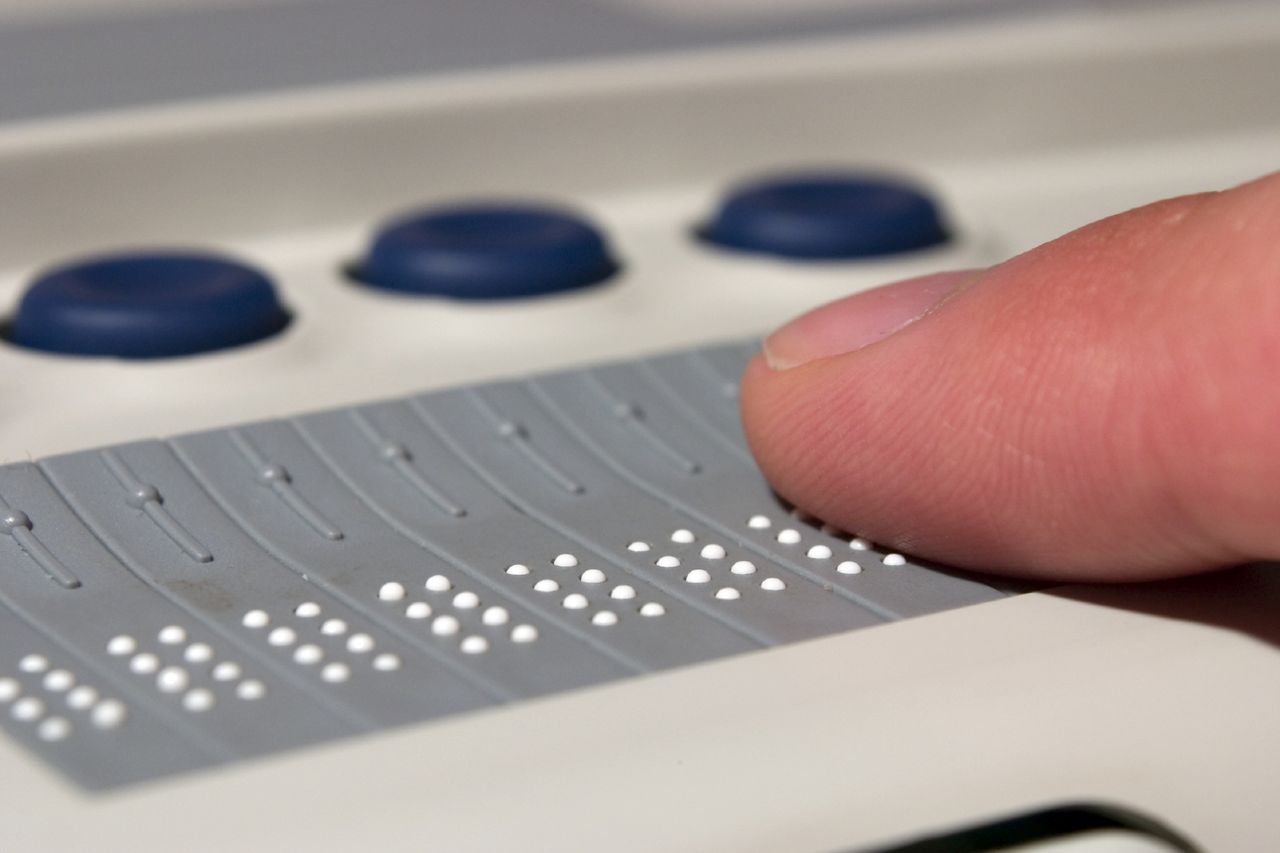 Braille reader