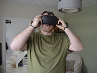 Oculus Quest adjusting headset