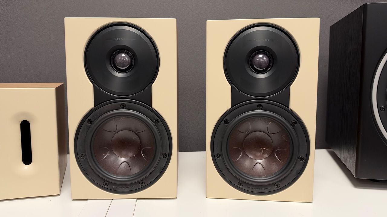 Dali Sonik 5 5.1 home cinema speaker package