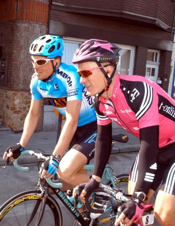 Jan Ullrich chats alongside Alexander Vinokourov