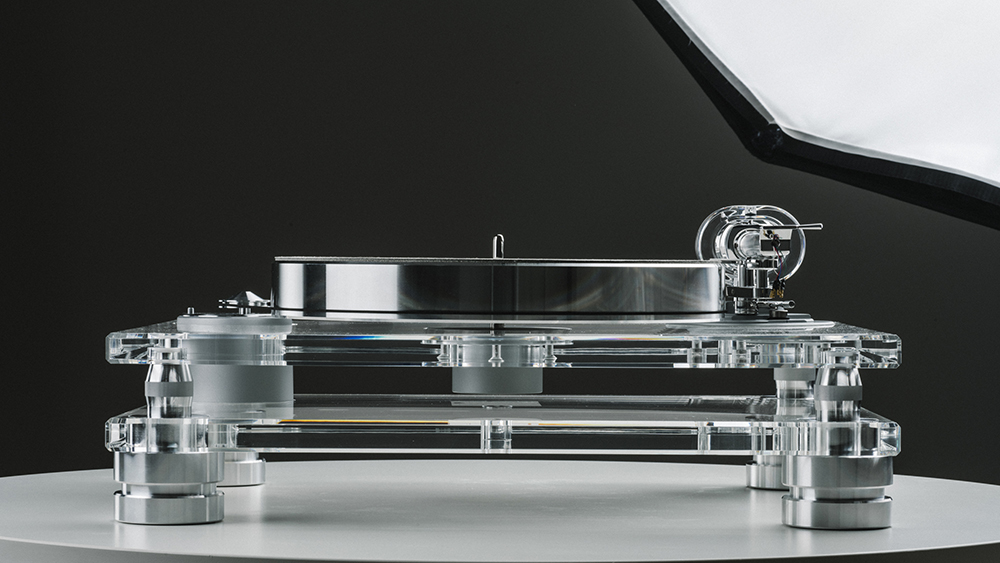 The M6xTT turntable is more gorgeous acrylic from Musical Fidelity – just in a smaller and cheaper package