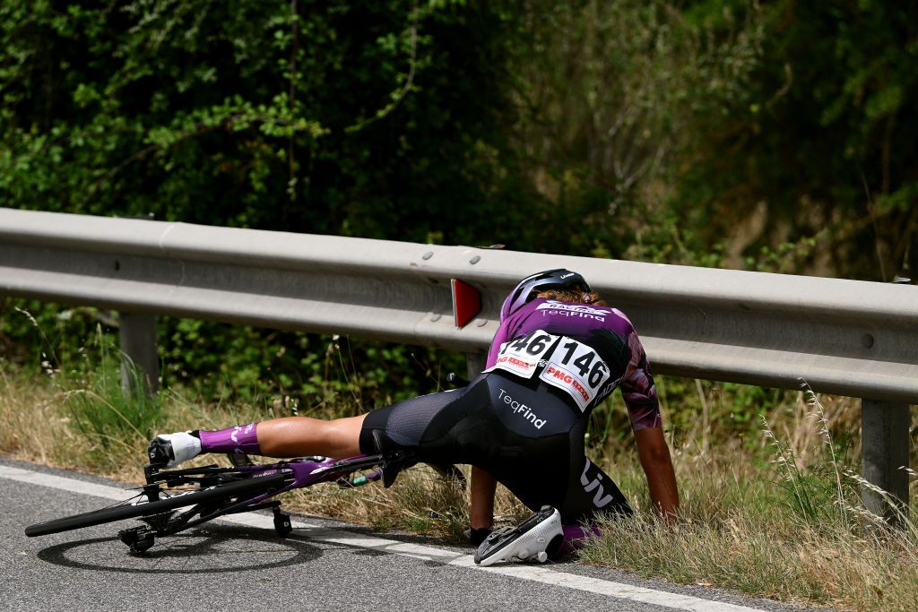 SASSARI ITALY JULY 08 Katia Ragusa of Italy and Team Liv Racing TeqFind after being involved in a crash during the 34th Giro dItalia Donne 2023 Stage 8 a 1257km stage from Nuoro to Sassari UCIWWT on July 08 2023 in Sassari Italy Photo by Dario BelingheriGetty Images