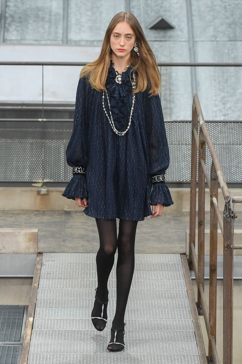Clothing, Fashion, Black, Street fashion, Fashion model, Tights, Outerwear, Snapshot, Footwear, Fashion show,