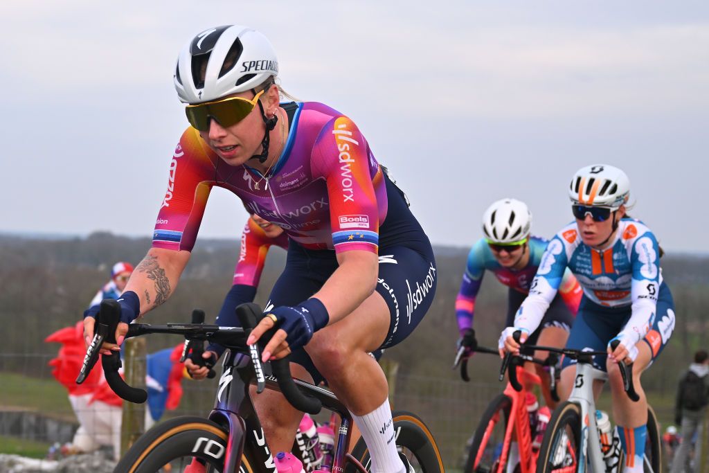 Lorena Wiebes (SD Worx-Protime) biding her time in the peloton