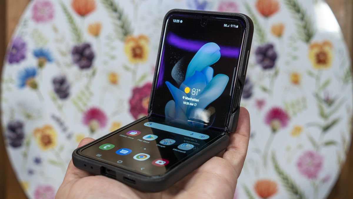 Samsung Galaxy Z Fold 4 用の公式 Samsung フィルム スクリーン プロテクター。