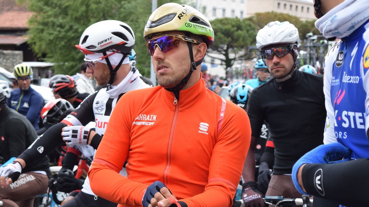 Sonny Colbrelli wrapped up warm in the wet and cold conditions