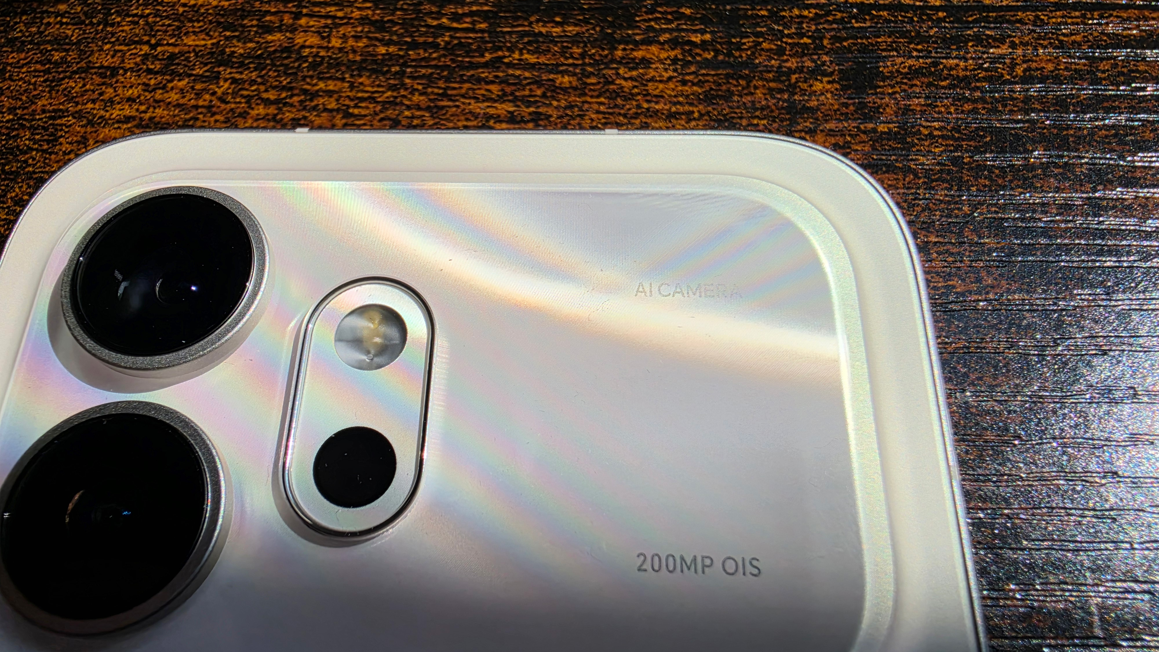 The Honor 600 on a desk
