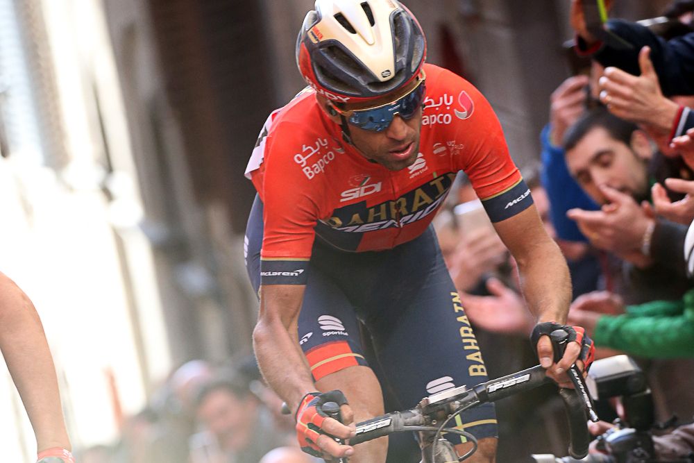 Vincenzo Nibali rides into the Piazza del Campo in Siena