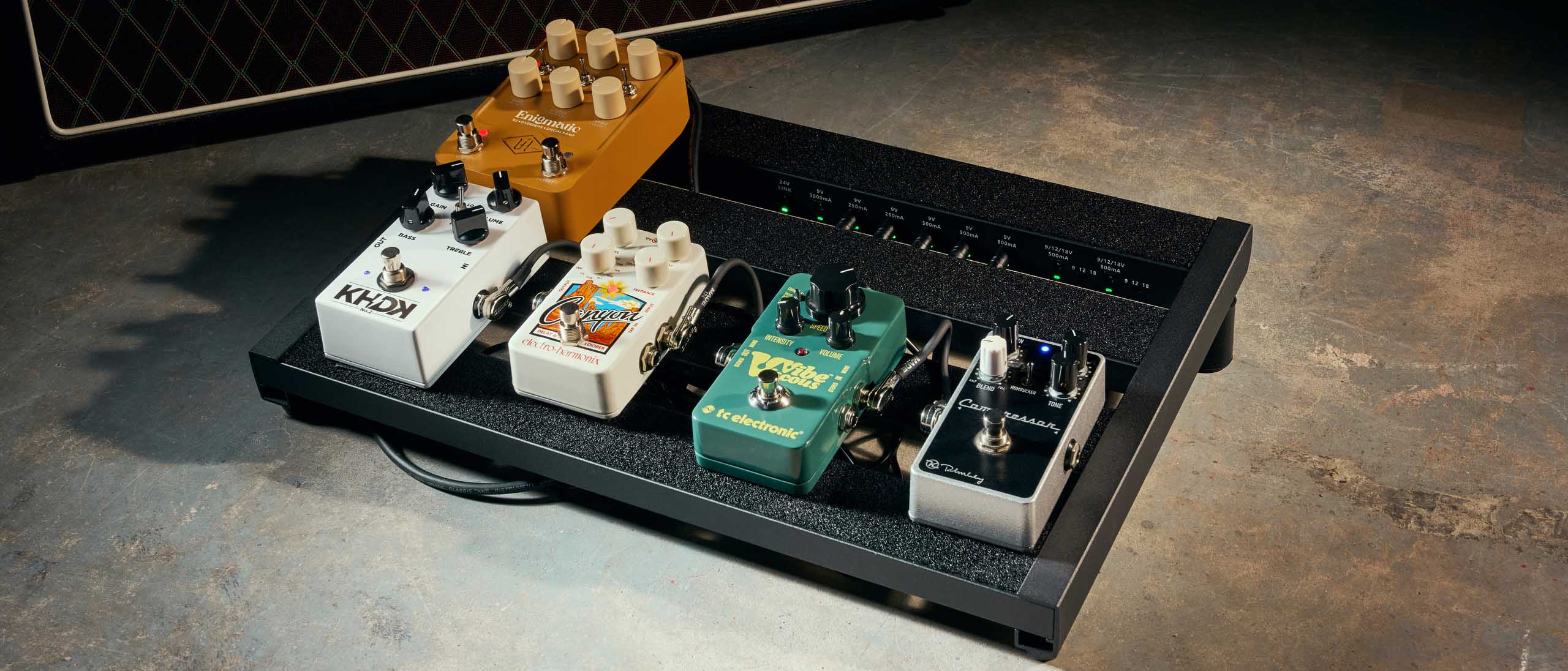 The Harley Benton SpaceShip 40 is a pedalboard with an integrated power supply, and battery power.