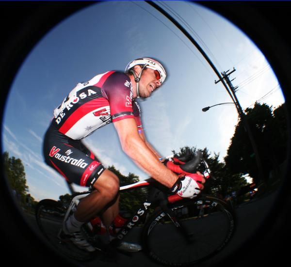 As the sun sets David Tanner (Fly V Australia) makes a break for it.