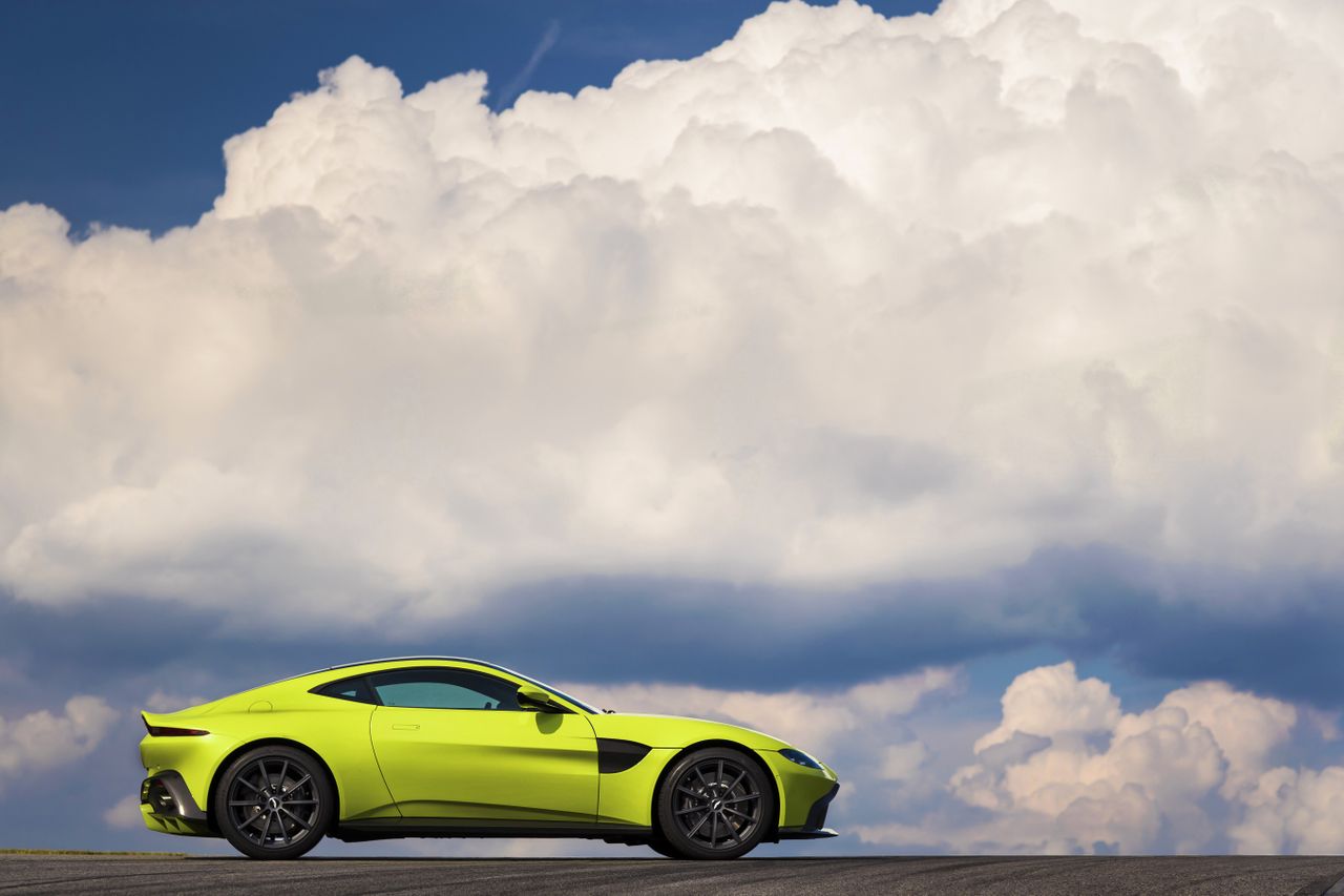 Aston Martin Vantage 18