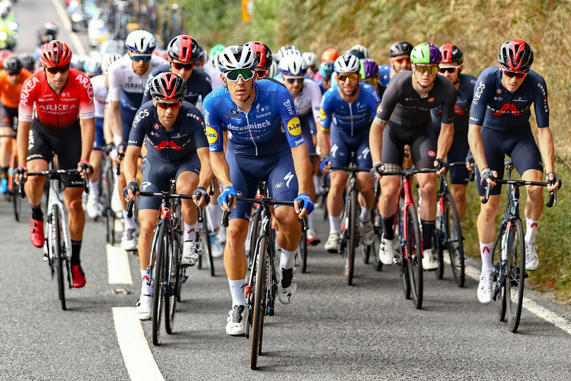 Tour of Britain: Van Aert beats Alaphilippe to win stage 4 at Great ...