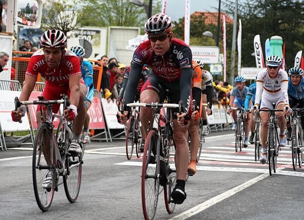 Cadel Evans crosses the line safely.