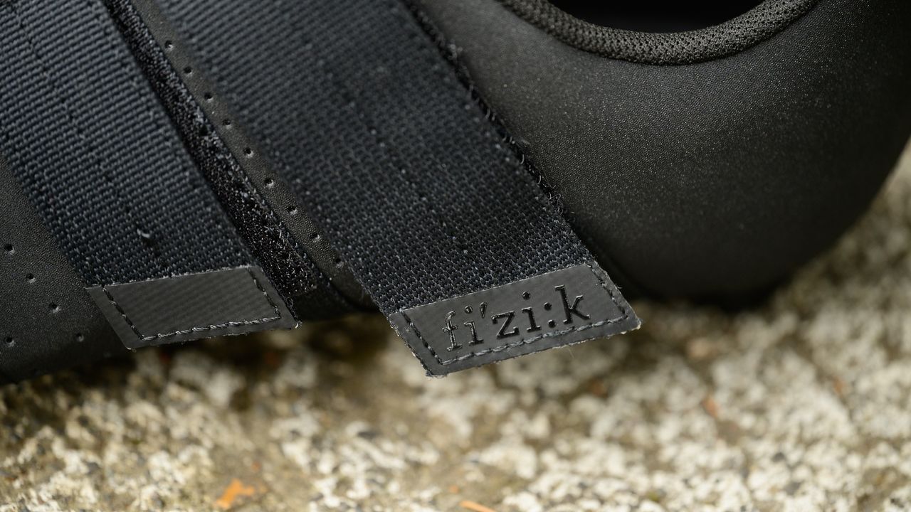 Fizik Tempo Powerstrap R5 easy to grab closure system