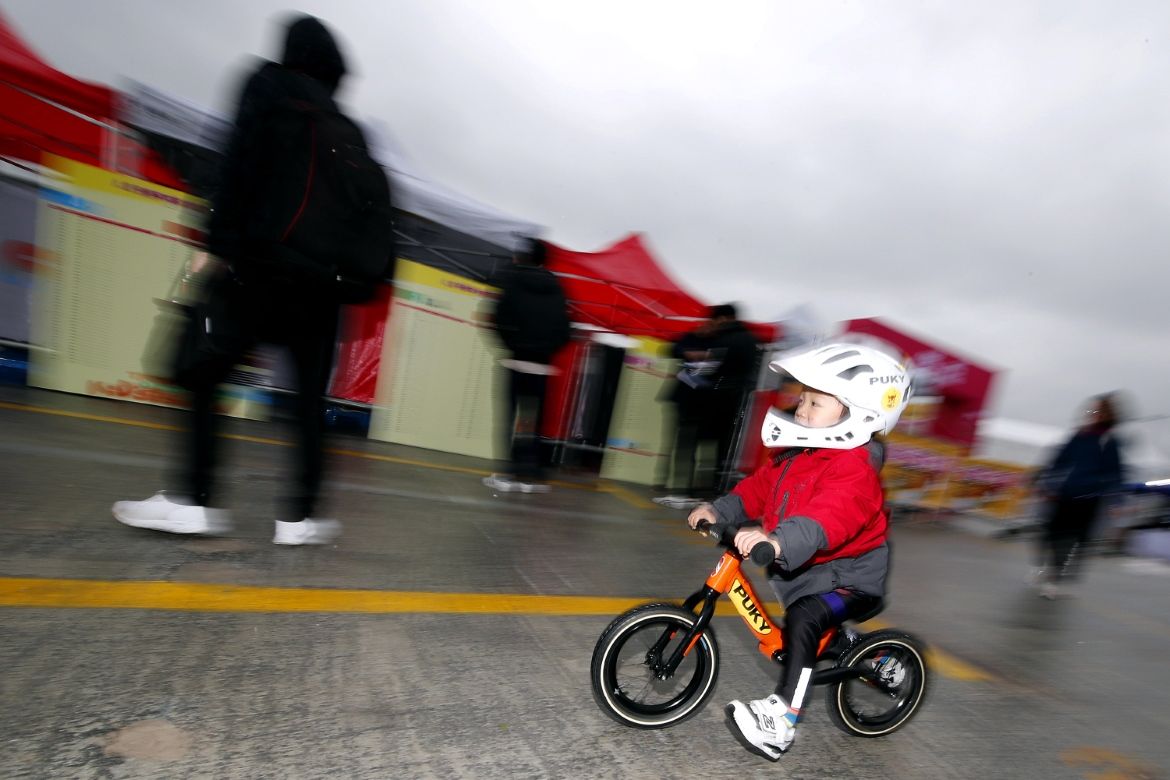 A kid during a race held before the Shanghai Criterium