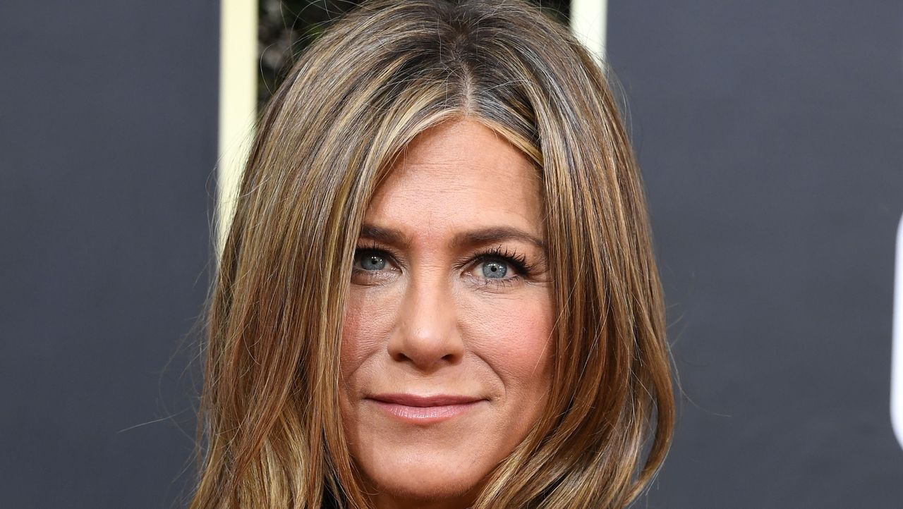 beverly hills, california january 05 jennifer aniston arrives at the 77th annual golden globe awards attends the 77th annual golden globe awards at the beverly hilton hotel on january 05, 2020 in beverly hills, california photo by steve granitzwireimage