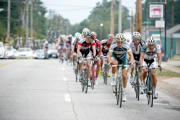 Matthew Busche (Kelly Benefits) and Andy Guptill (Colavita/Sutter Home) lead the front of a chase group.