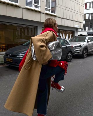 Inlfuencer wearing red socks and scarf