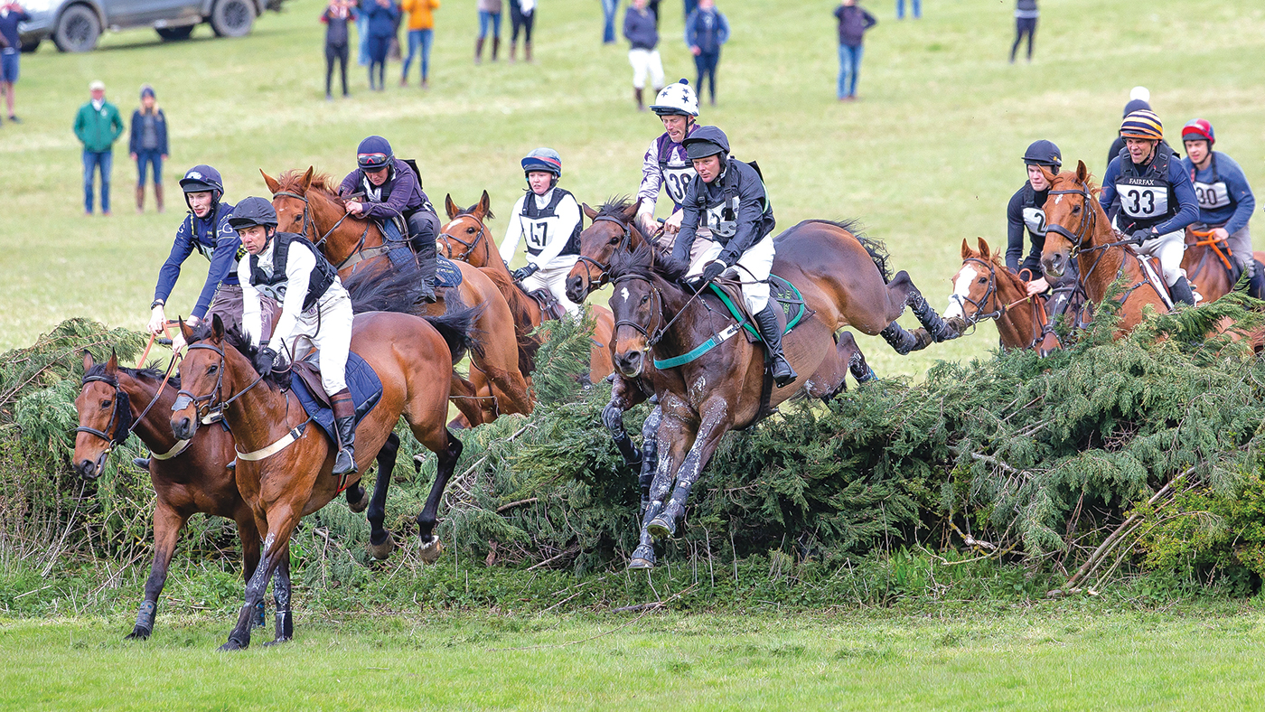HAH304.ht_silverspur.the_runners_for_the_fox_grant_silver_spur_set_off_towards_the_first_fence_silver_spur_ellie_birch_comm1use.jpg