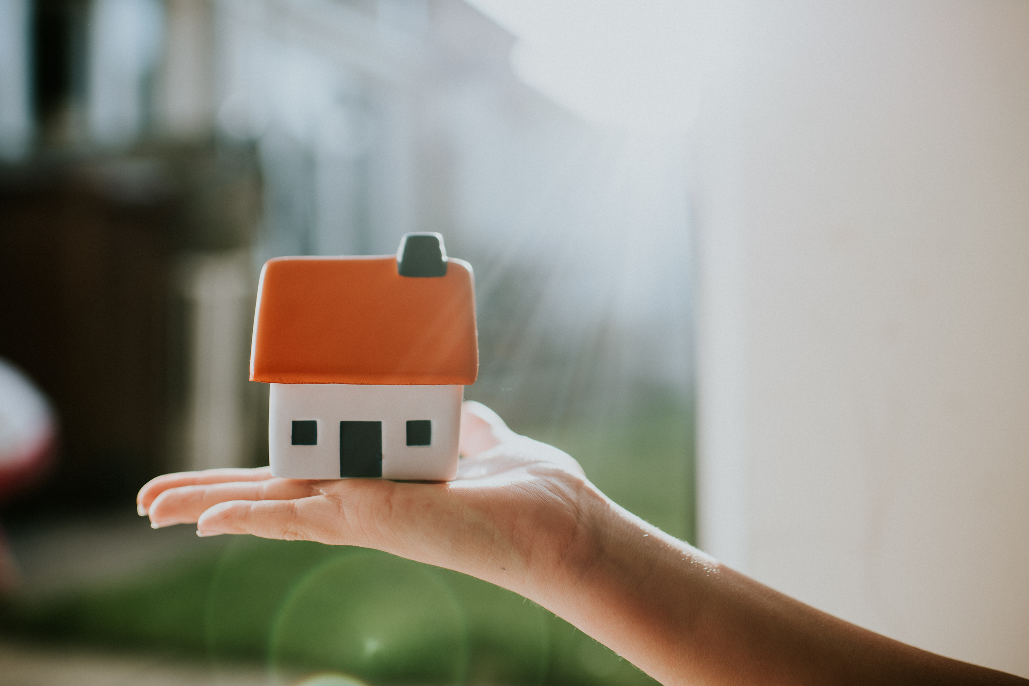 house in hand