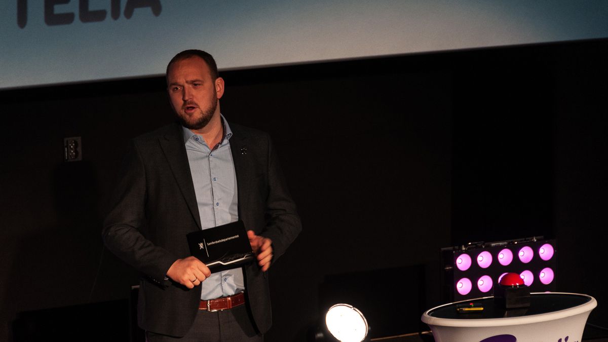 Samferdselsminister Jon Georg Dale snakker om mulighetene 5G &aring;pner for.