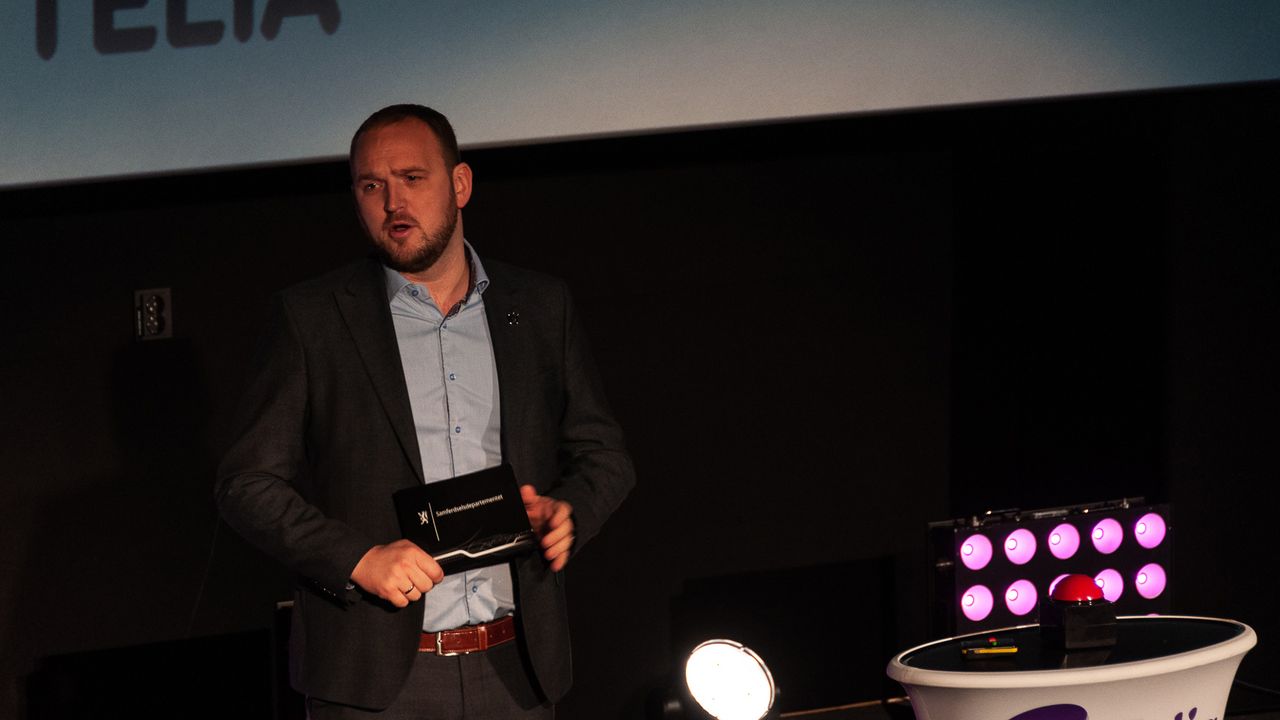 Samferdselsminister Jon Georg Dale snakker om mulighetene 5G &aring;pner for.