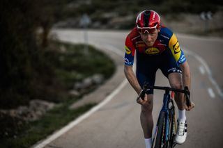 Tao Geoghegan Hart in the 2025 Lidl-Trek colours