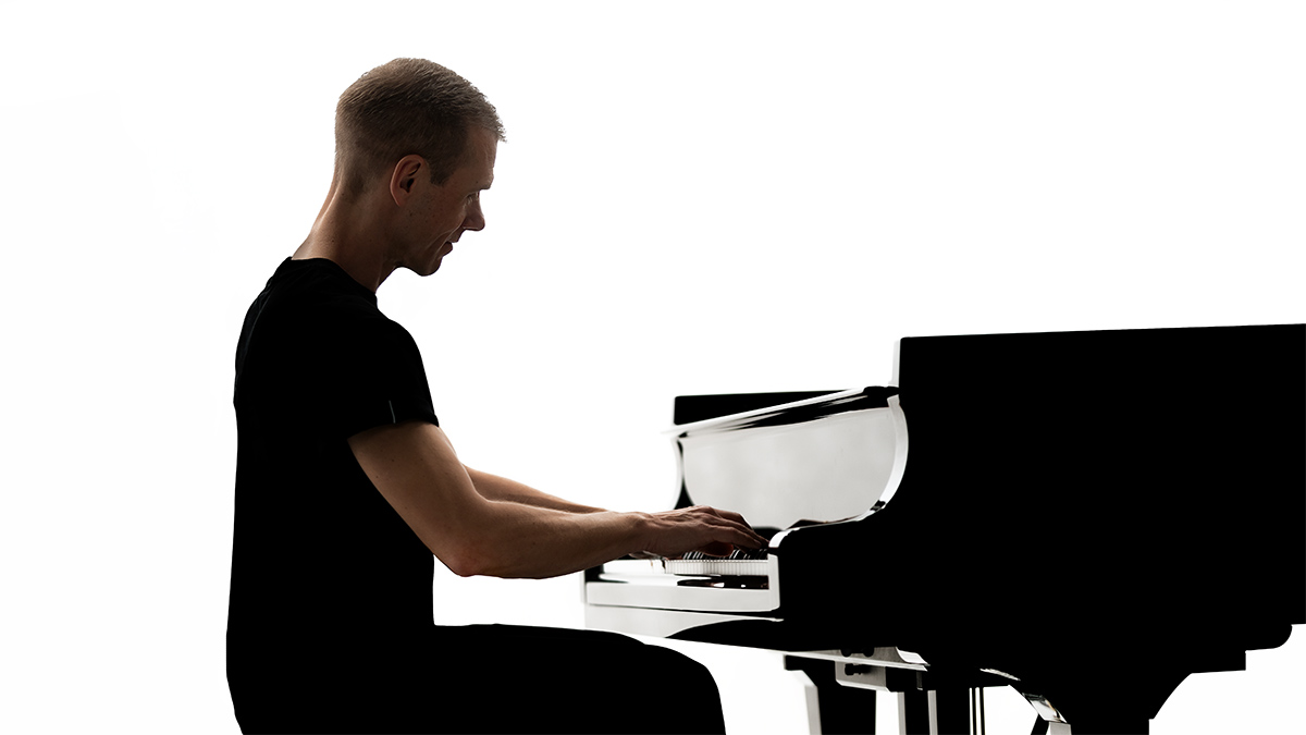 Armin Van Buuren piano