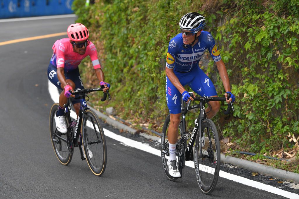 Martinez and Mas on the finale of stage 4