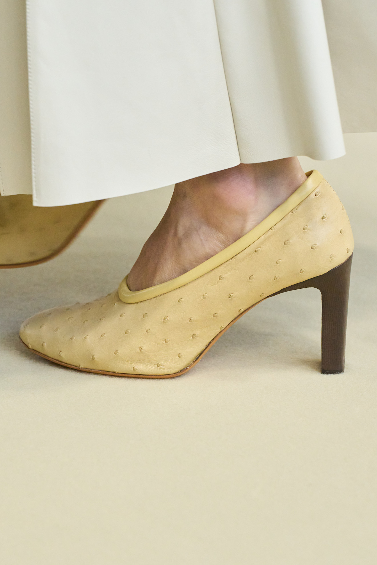Summer Shoe Trends 2025: A model wears butter yellow shoes on the Tod's spring/summer 2025 runway