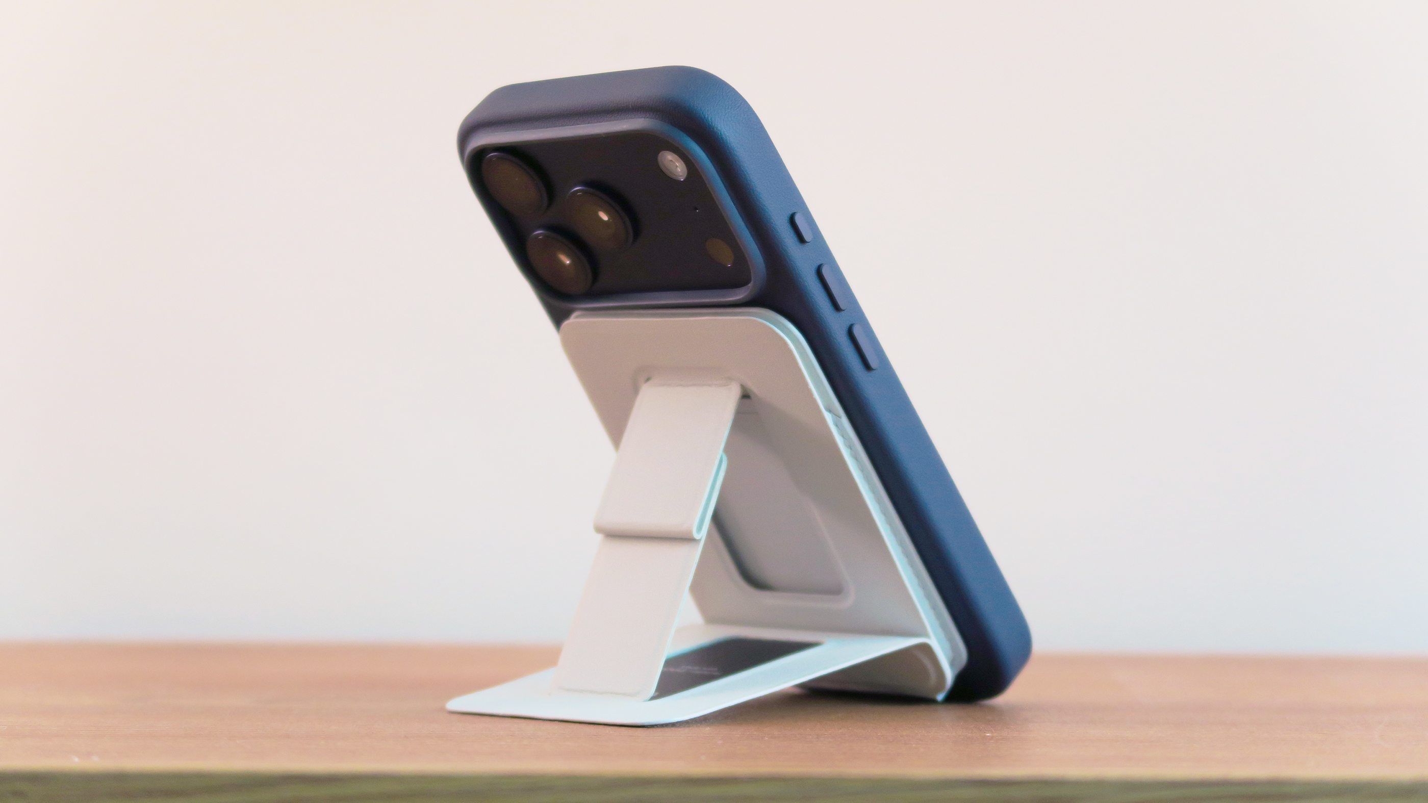 iPhone 17 series case roundup Moft tripod portrait