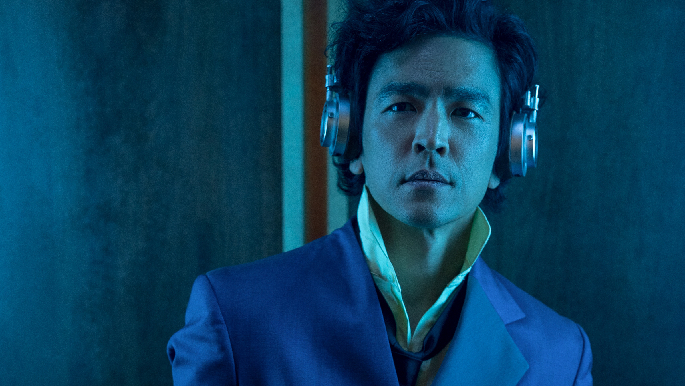 Spike Spiegel wearing his iconic headphones