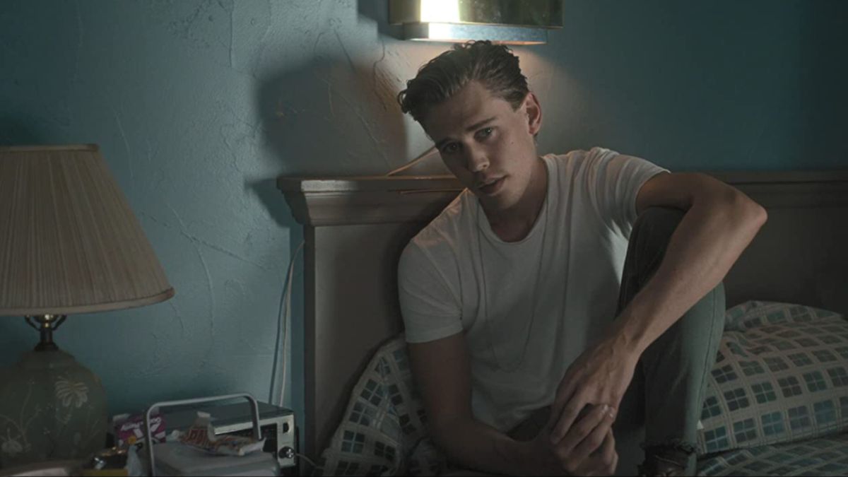 Austin Butler sits brooding on a bed in The Dead Don&#039;t Die.