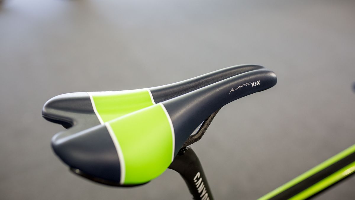 The Fizik Aliante VSX saddle has a large pressure relief channel