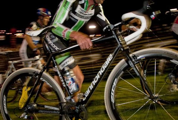Jeremy Powers (Cannondale/Cyclocrossworld.com) tackles the run-up.