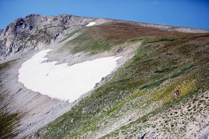 Todd Wells (Specialized) rides alone.