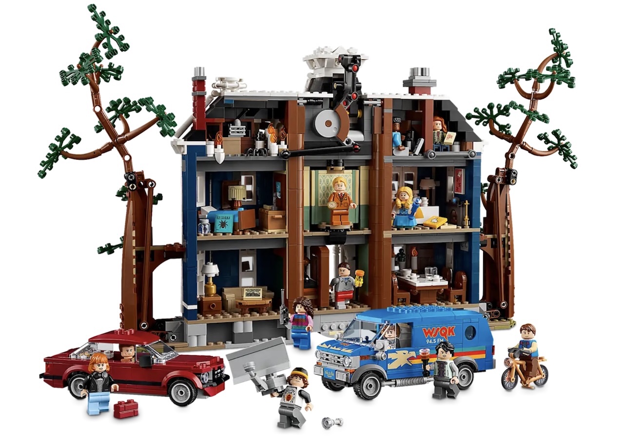 Interior roomos of the LEGO Stranger Things: The Creel House set