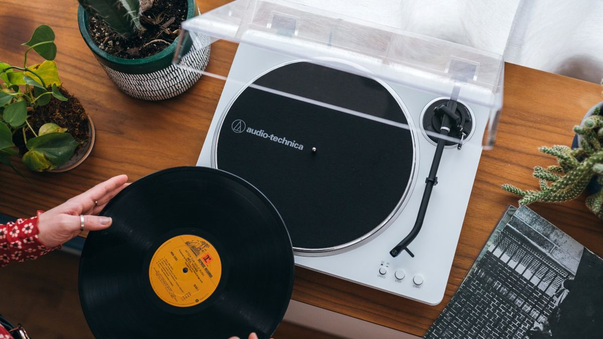Audio-Technica AT-LP70xBT gallery