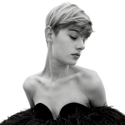 Hair, Hairstyle, Beauty, Black-and-white, Shoulder, Chin, Photo shoot, Photography, Blond, Model, 