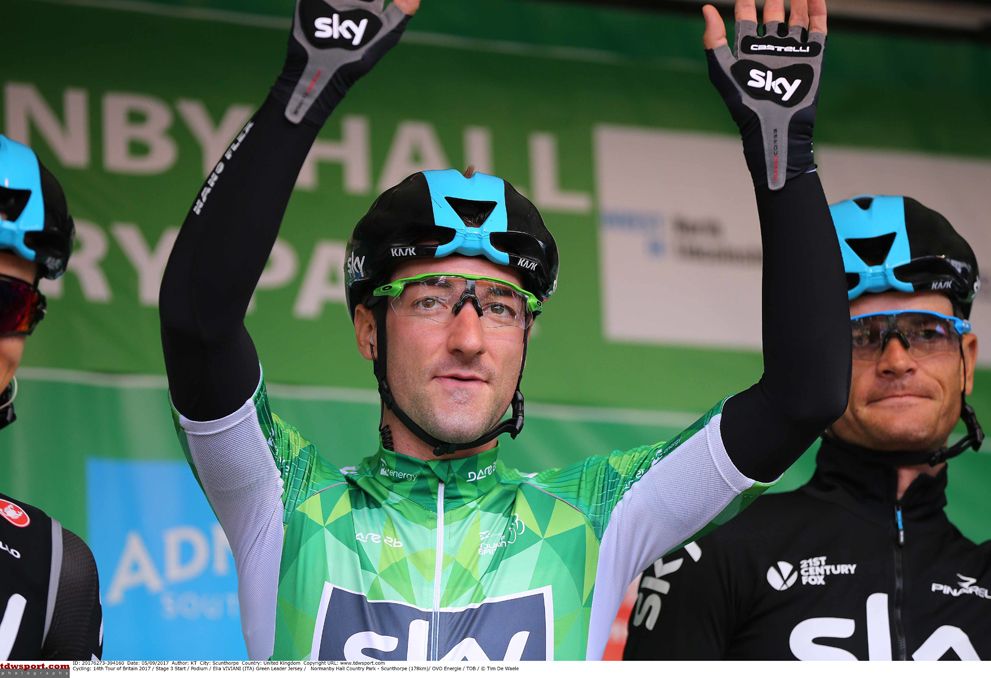 Hello, Normanby Hall Country Park! Viviani greets the crowd