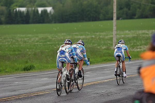 The team worked hard to bring Gilmore back to the bunch after a flat tyre and a broken race radio had caused trouble