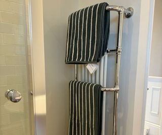 Brooklinen Super Plush Bath Towels on a towel rail.