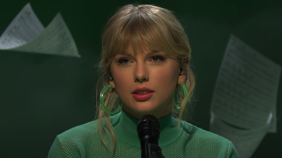 Taylor Swift singing Lover on Saturday Night Live in 2019