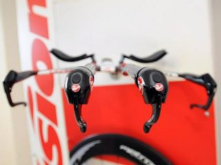 Head-on view of Vision's Metron TT trigger shifters and TFA bar setup